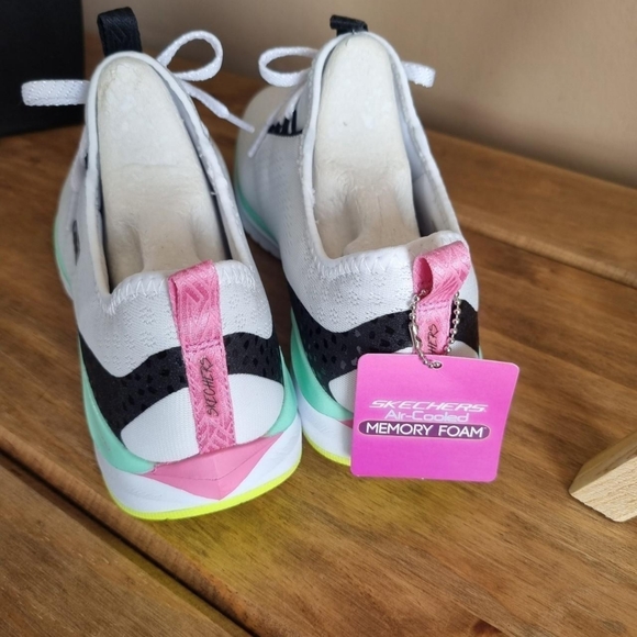 Skechers ultra groove memory foam trainers. Uk 5 bnwt - Picture 2 of 4